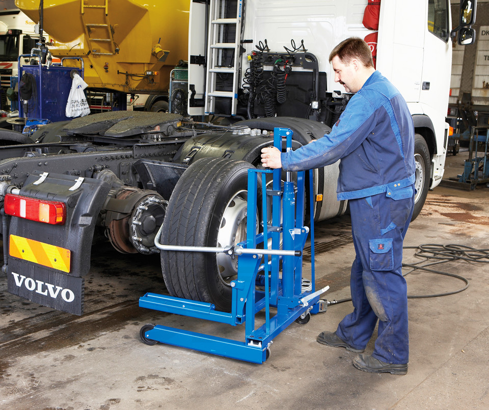 0.5T Hydraulic Wheel Trolley | Boston Garage Equipment