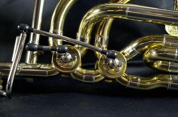 Holton TR181 Bb/F/Gb/D,G/Eb Bass Trombone