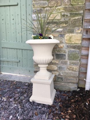 Templeton Urn on Plain Plinth