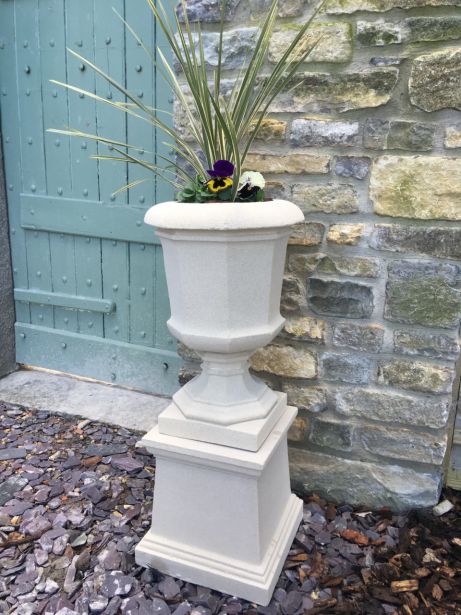 Baldwin Urn on Plain Plinth
